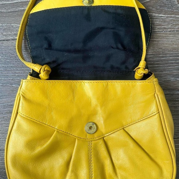Vintage 1960s 100% Genuine Leather Yellow Crossbody Bag - Picture 4 of 7
